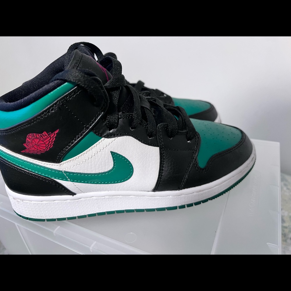 Air Jordan 1 Mid Black Pine Green